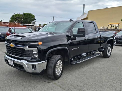Used 2025 Chevrolet Silverado 2500 LT w/ Convenience Package AWD/4WD image 2