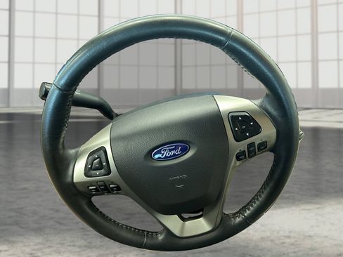 Used 2016 Ford Taurus SEL FWD image 15