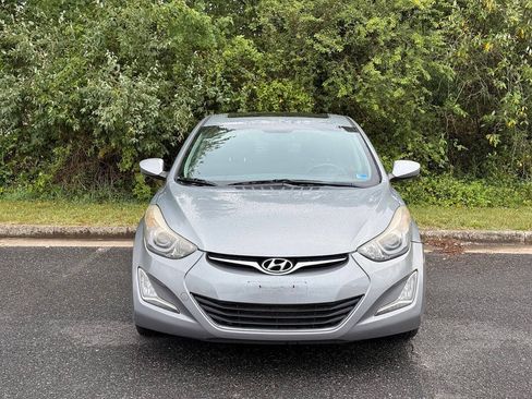 Used 2015 Hyundai Elantra SE w/ Option Group 03 FWD image 3