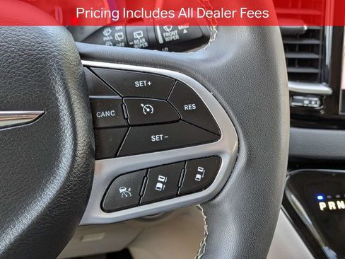 Used 2024 Chrysler Pacifica Touring-L FWD image 28