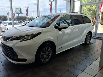 Used 2021 Toyota Sienna LE