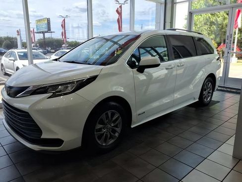Used 2021 Toyota Sienna LE FWD image 4
