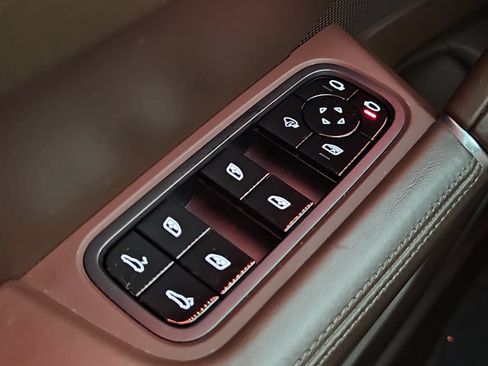 Used 2021 Porsche Cayenne GTS AWD/4WD image 27
