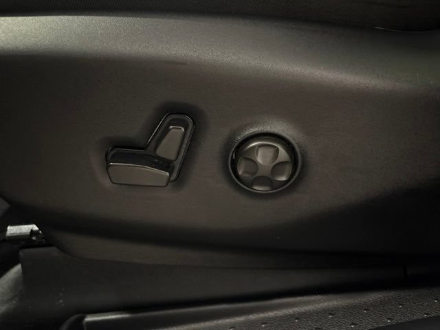 Used 2025 Chrysler Pacifica Select FWD image 13