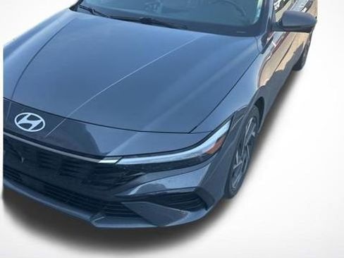 Used 2024 Hyundai Elantra Limited image 12