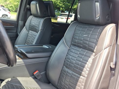 Used 2024 Cadillac Escalade ESV Sport Platinum w/ LPO, ONYX Package AWD/4WD image 17