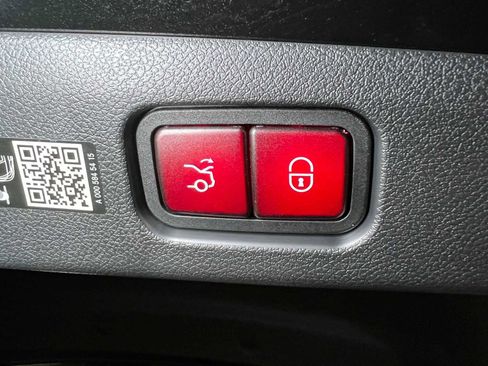 New 2026 Mercedes-Benz E 53 AMG e 4MATIC Sedan image 18