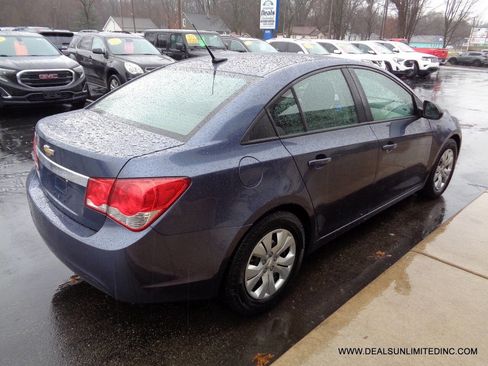 Used 2014 Chevrolet Cruze LS image 3