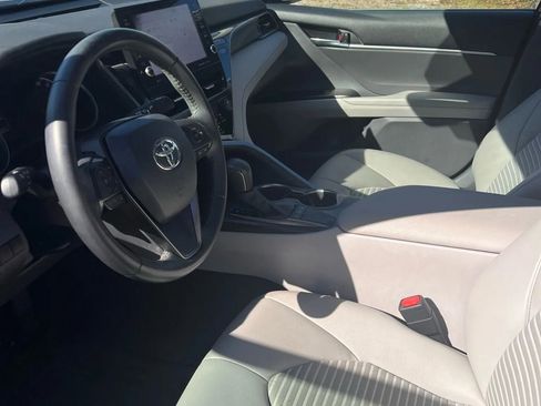 Used 2022 Toyota Camry SE w/ Audio Upgrade Package image 3