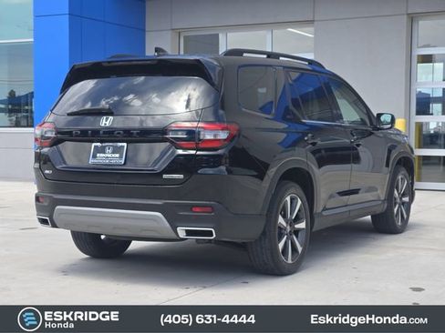 Used 2024 Honda Pilot Touring image 7