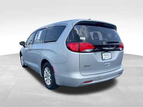 Used 2023 Chrysler Voyager LX FWD image 3