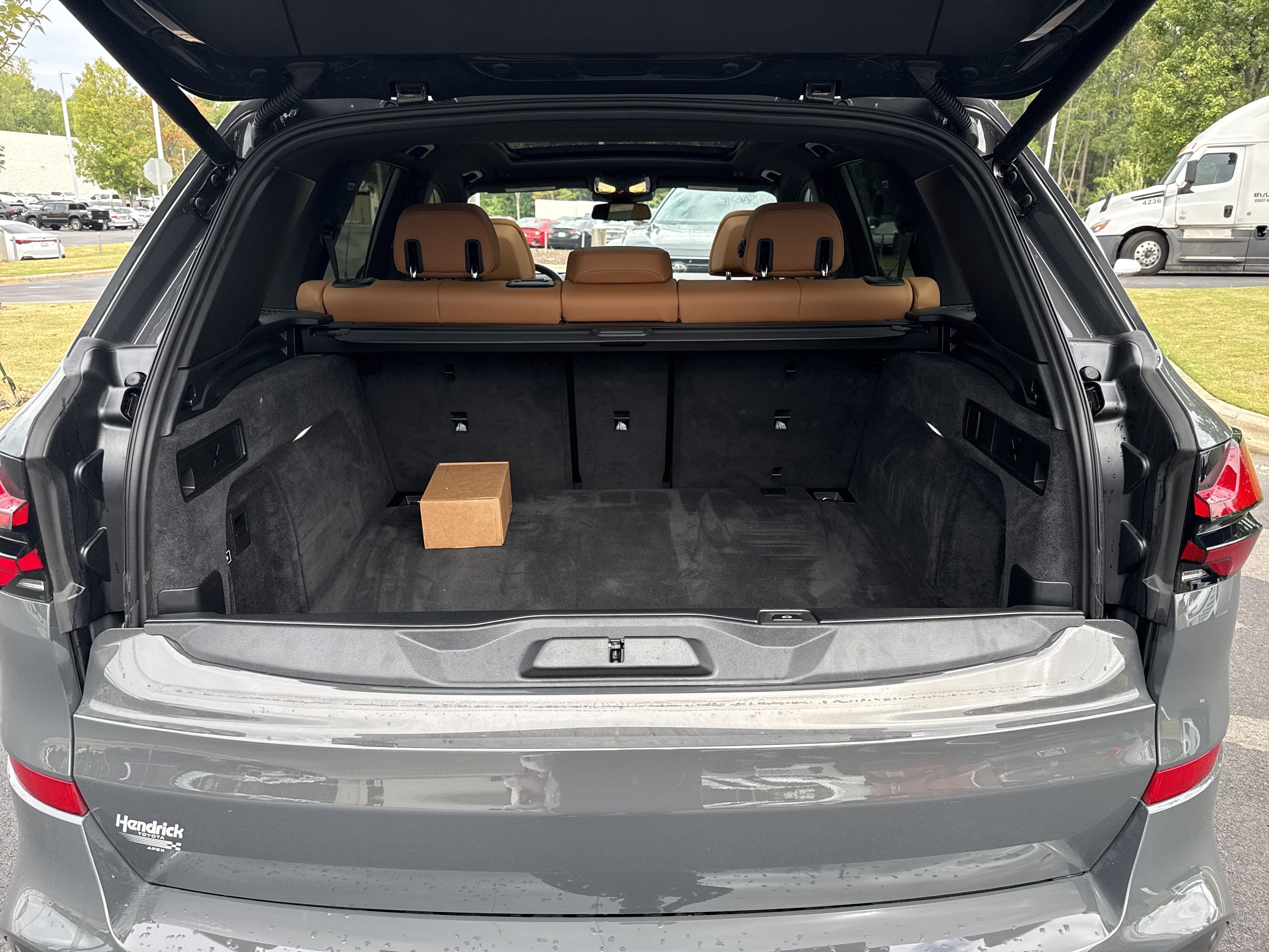Used 2026 BMW X5 xDrive40i w/ M Sport Package AWD/4WD image 33