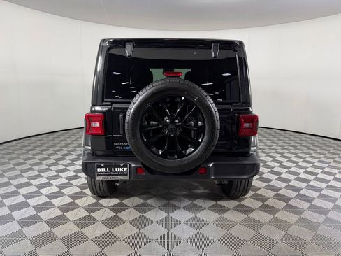 Used 2025 Jeep Wrangler Unlimited Sahara w/ Safety Group AWD/4WD image 5