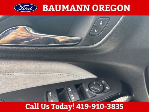 Used 2025 Chevrolet Trax LT FWD image 17