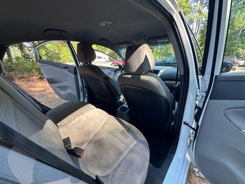 Used 2017 Hyundai Accent SE FWD image 15