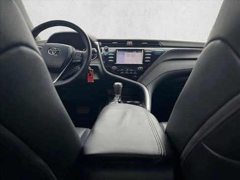 Used 2019 Toyota Camry SE image 18