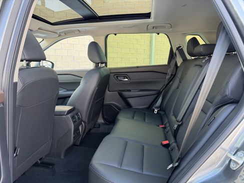 Used 2023 Nissan Rogue SL w/ SL Premium Package image 14