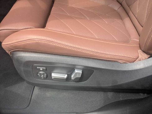 Used 2024 BMW X5 xDrive40i w/ M Sport Package AWD/4WD image 9