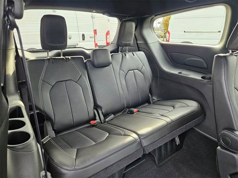 New 2026 Chrysler Voyager LX image 33
