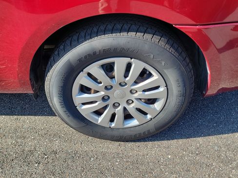 Used 2011 Kia Sedona LX FWD image 33