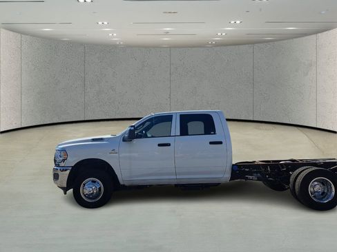 Used 2024 RAM 3500 Tradesman w/ Chrome Appearance Group image 8