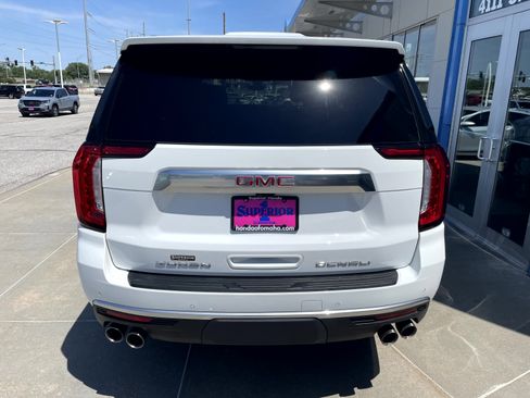 Used 2022 GMC Yukon Denali w/ Advanced Technology Package AWD/4WD image 3