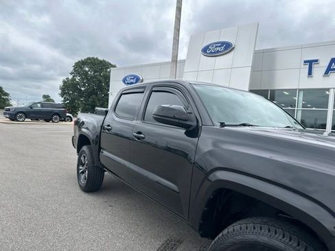 Used 2017 Toyota Tacoma SR w/ Tow Package AWD/4WD image 8