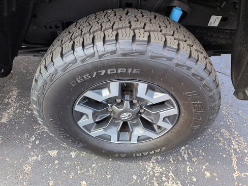 Used 2023 Toyota Tacoma TRD Off-Road w/ TRD Premium Off Road Package image 10