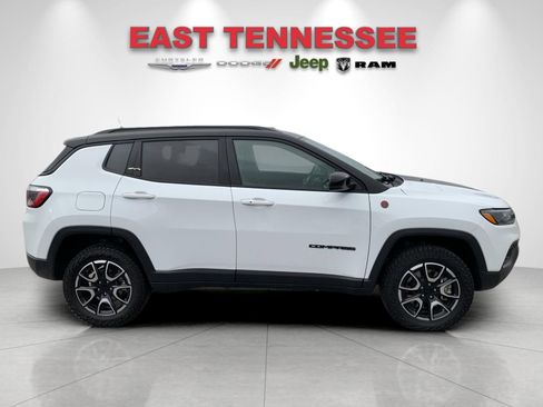 Used 2024 Jeep Compass Trailhawk image 2
