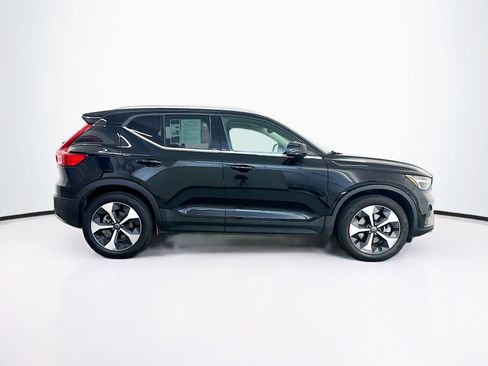 Used 2025 Volvo XC40 B5 Plus image 10