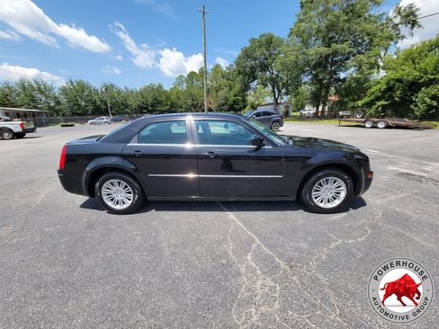 Used 2009 Chrysler 300 Touring RWD image 6