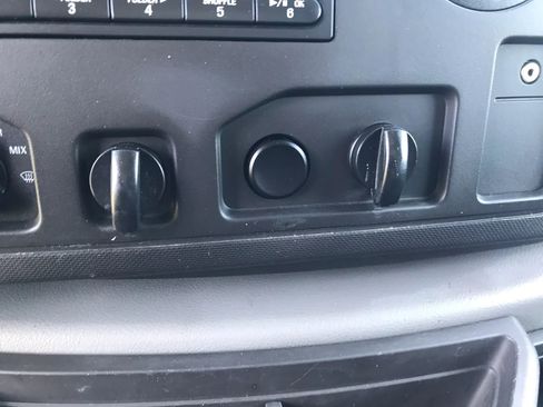 Used 2014 Ford E-350 and Econoline 350 Super Duty RWD image 17