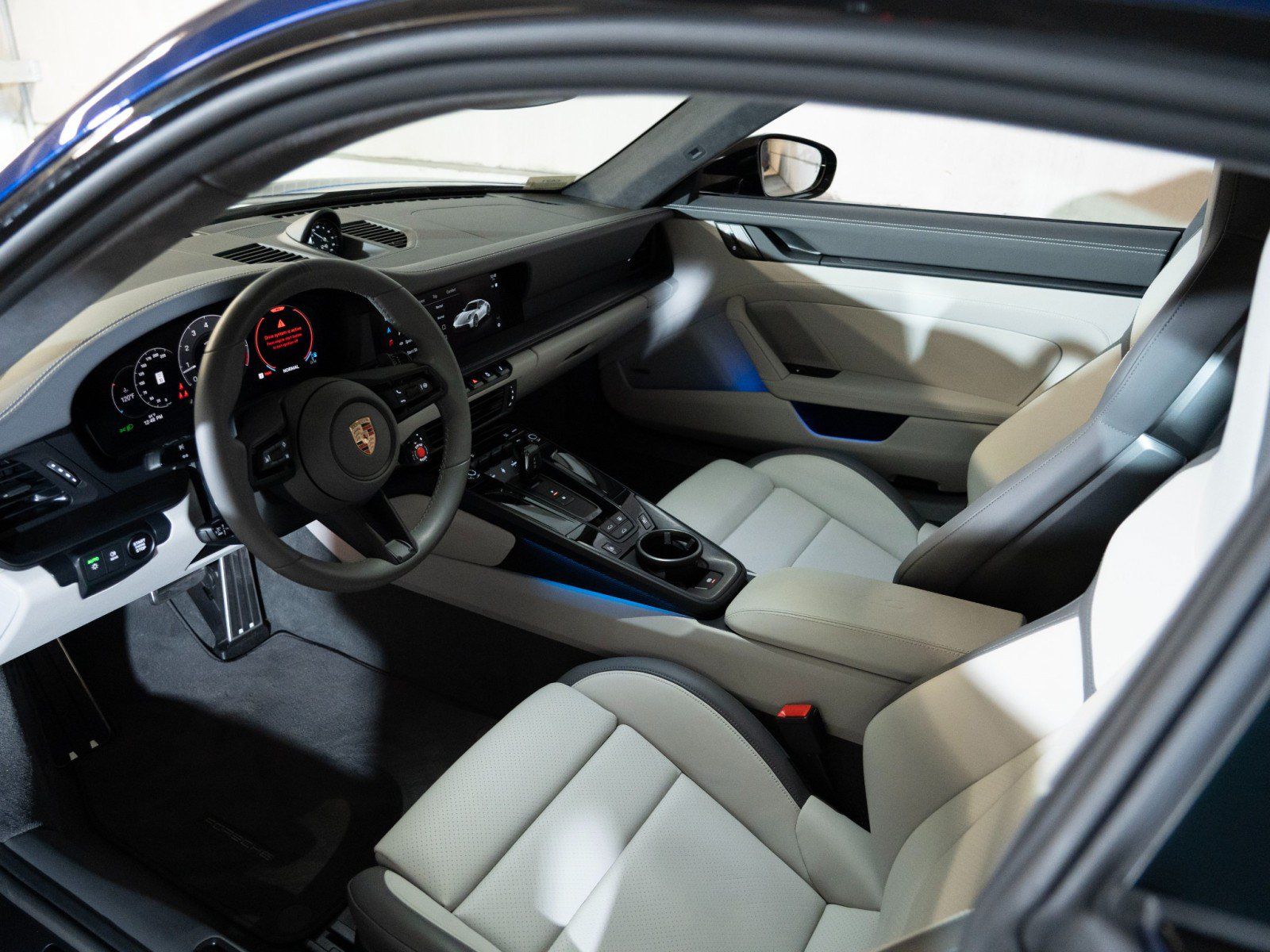 Certified 2025 Porsche 911 Carrera GTS RWD image 4