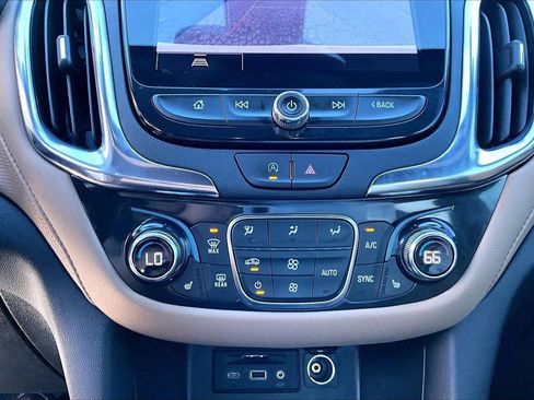 Used 2023 Chevrolet Equinox Premier image 17