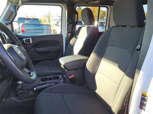 Used 2022 Jeep Gladiator Willys image 13