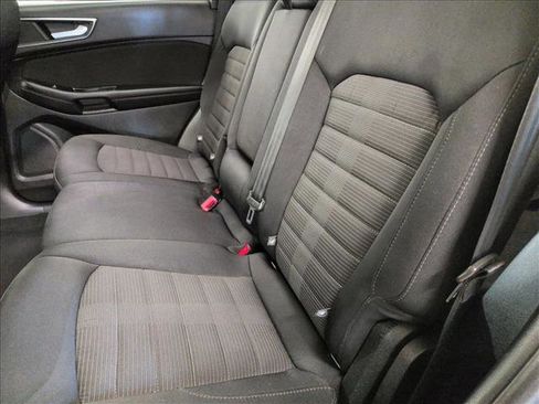 Used 2017 Ford Edge SEL image 18