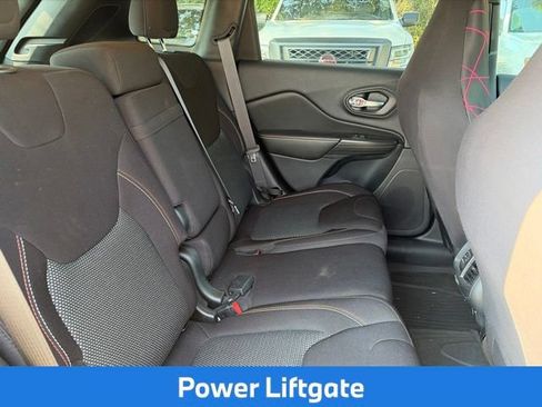 Used 2016 Jeep Cherokee 75th Anniversary FWD image 18
