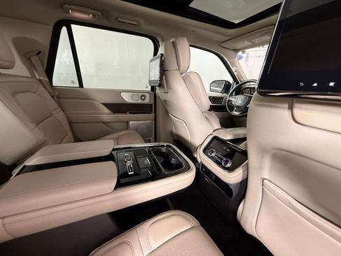 Used 2019 Lincoln Navigator Reserve AWD/4WD image 37