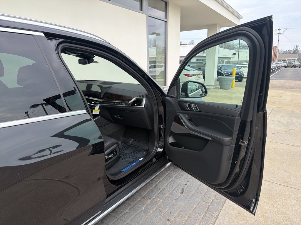New 2026 BMW X5 xDrive50e w/ Climate Comfort Package AWD/4WD image 23