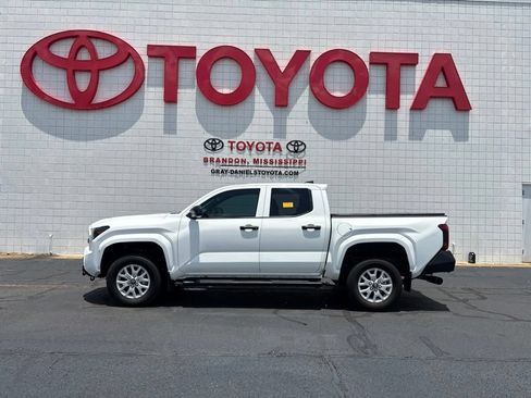 Used 2024 Toyota Tacoma SR RWD image 5
