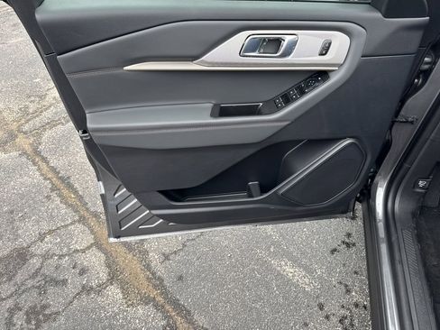 New 2026 Ford Explorer Active RWD image 10