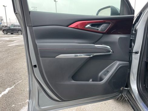 Used 2025 Chevrolet Traverse Z71 w/ Driver Confidence Package image 18