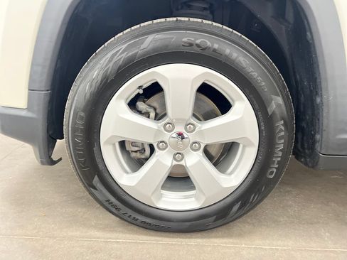 Used 2021 Jeep Compass Latitude FWD image 29