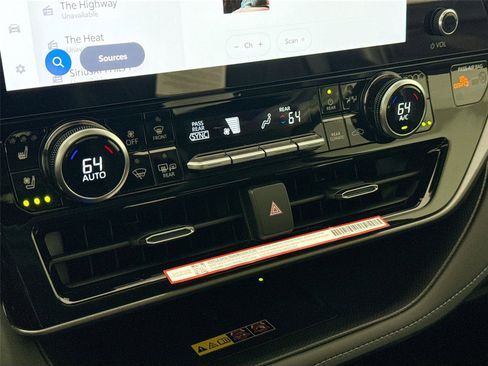 New 2026 Toyota Highlander Limited image 27