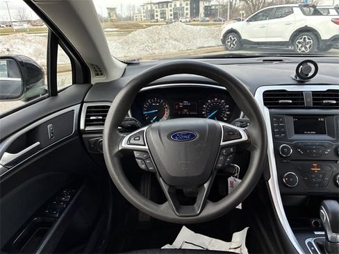 Used 2016 Ford Fusion SE image 19