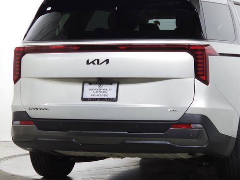 Used 2025 Kia Carnival SX Prestige image 10