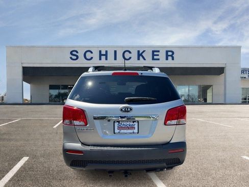 Used 2013 Kia Sorento LX w/ Convenience Pkg FWD image 4