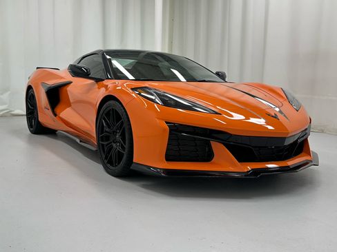 Used 2023 Chevrolet Corvette Z06 RWD image 9