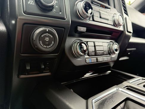 Used 2018 Ford F150 Lariat w/ Equipment Group 502A Luxury AWD/4WD image 19