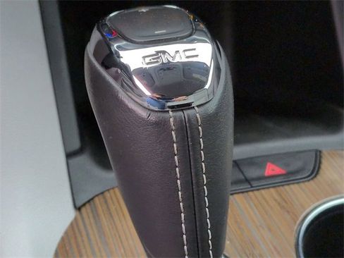 Used 2019 GMC Acadia SLE image 22